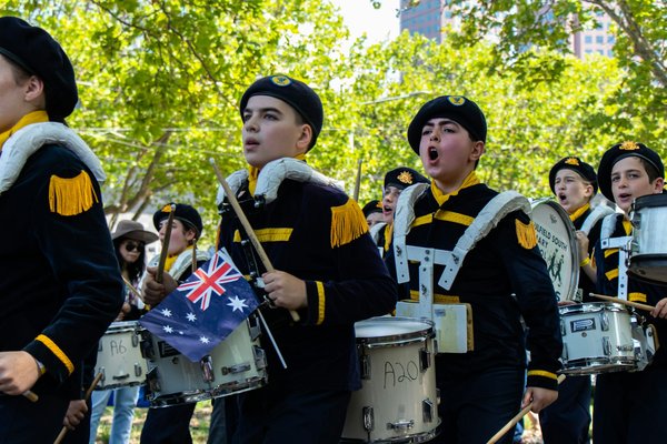 What are the best holiday rentals in the UK for attending folk music festivals?